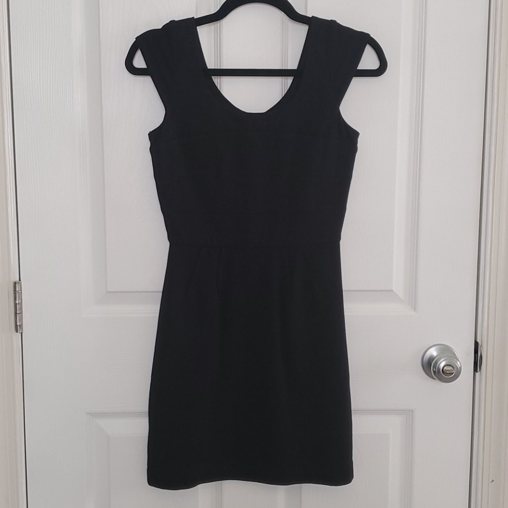 BCBG MAXAZRIA cap sleeze dress